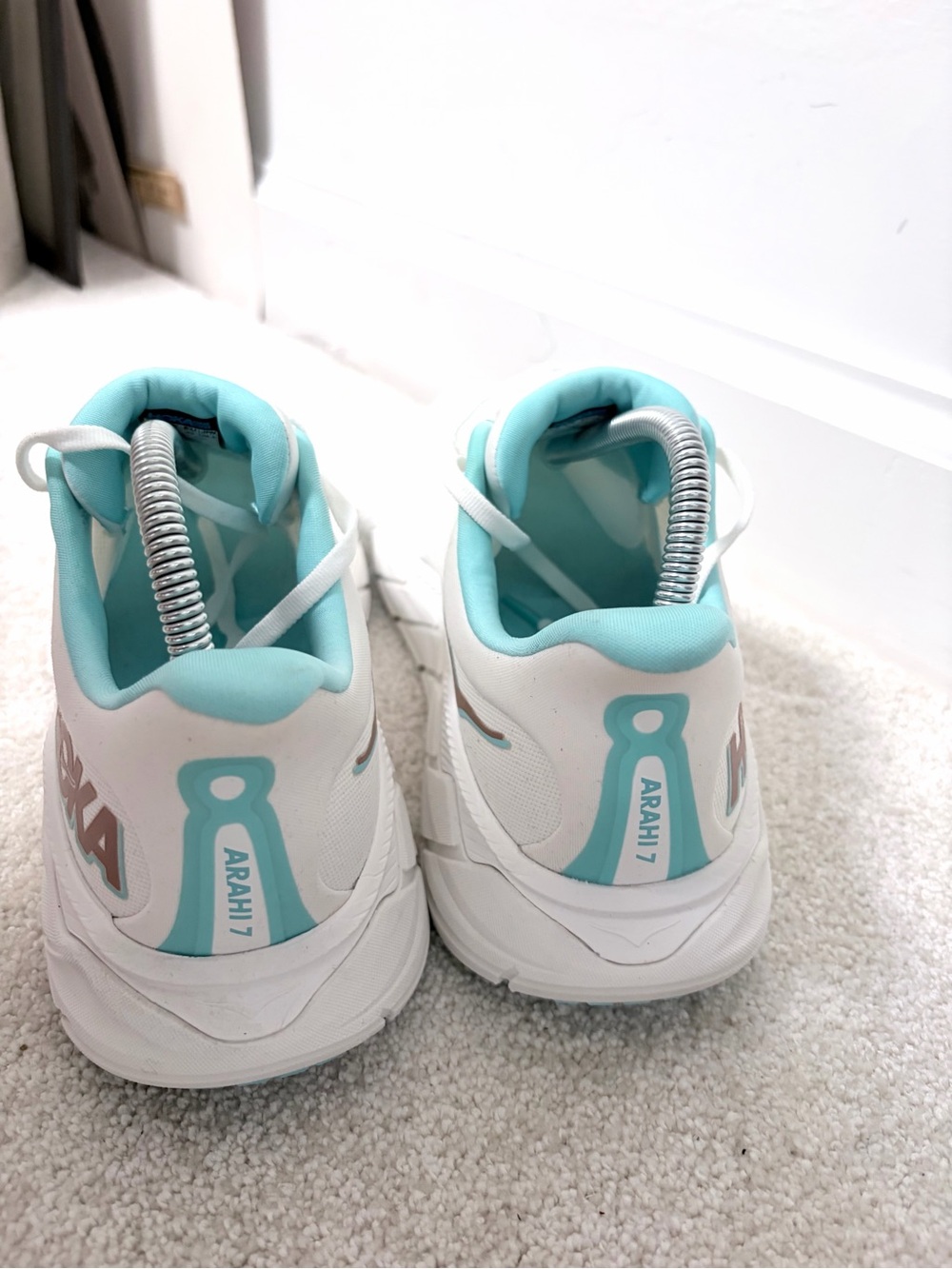 HOKA ONE ONE Arahi 7 Women's Running Shoes - White / Aqua / Rose Gold - Size 9.5 - Picture 4 of 8